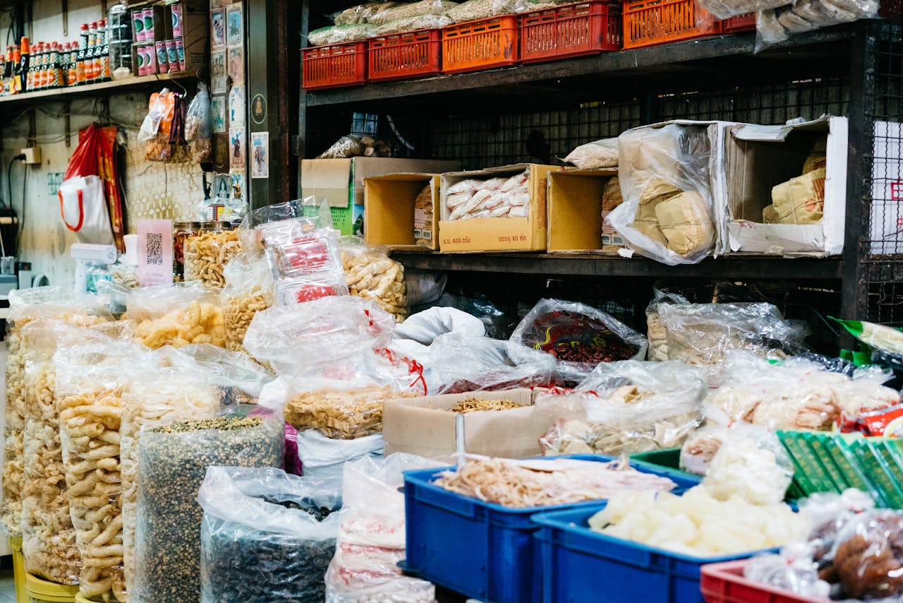 dry-foods-stored-in-boxes-and-plastic-bags-on-a-market-12255152
